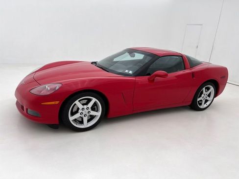 Used 2005 Chevrolet Corvette Coupe w/ Performance Handling Package RWD image 5