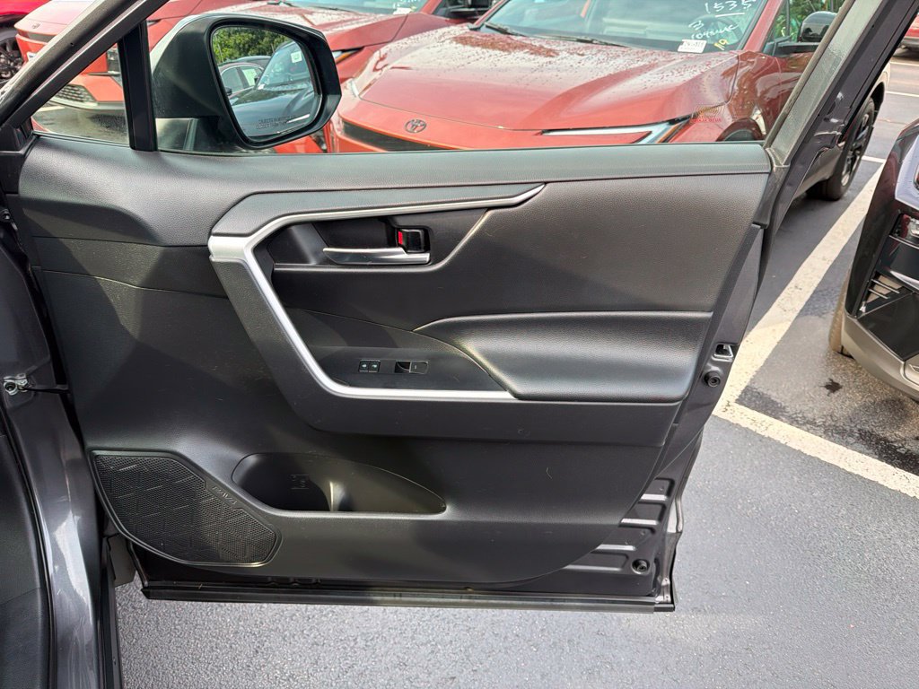 Certified 2022 Toyota RAV4 XLE Premium AWD/4WD image 9