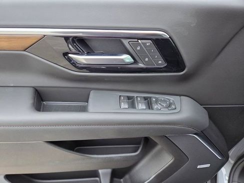 New 2026 Chevrolet Suburban High Country image 9