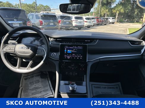 Used 2024 Jeep Grand Cherokee Altitude image 15