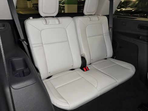 New 2026 Lincoln Aviator AWD image 17
