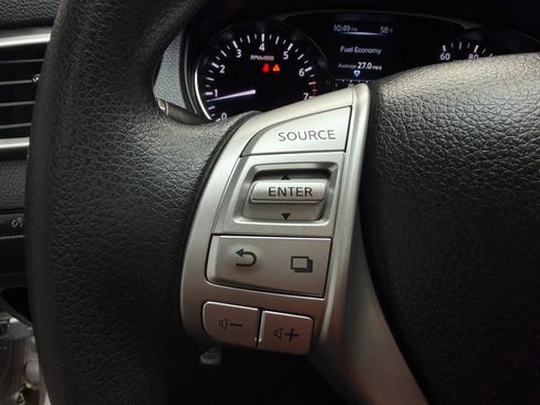 Used 2016 Nissan Rogue SV image 30