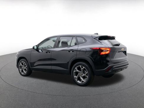 Used 2025 Chevrolet Trax LT w/ LT Convenience Package FWD image 7