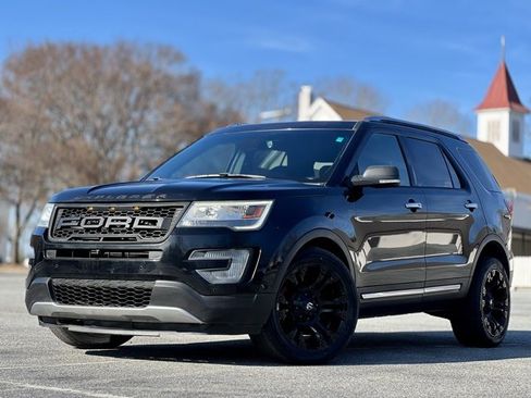 Used 2017 Ford Explorer Platinum image 1