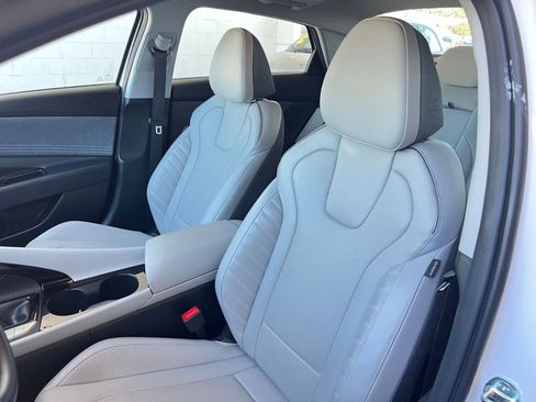 Used 2025 Hyundai Elantra Limited image 39