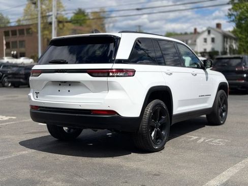 Used 2023 Jeep Grand Cherokee Altitude AWD/4WD image 8
