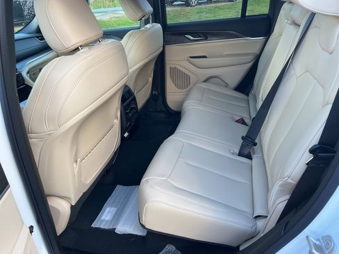 New 2025 Jeep Grand Cherokee Limited image 16