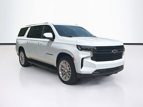 Used 2023 Chevrolet Suburban RST w/ Luxury Package AWD/4WD image 3