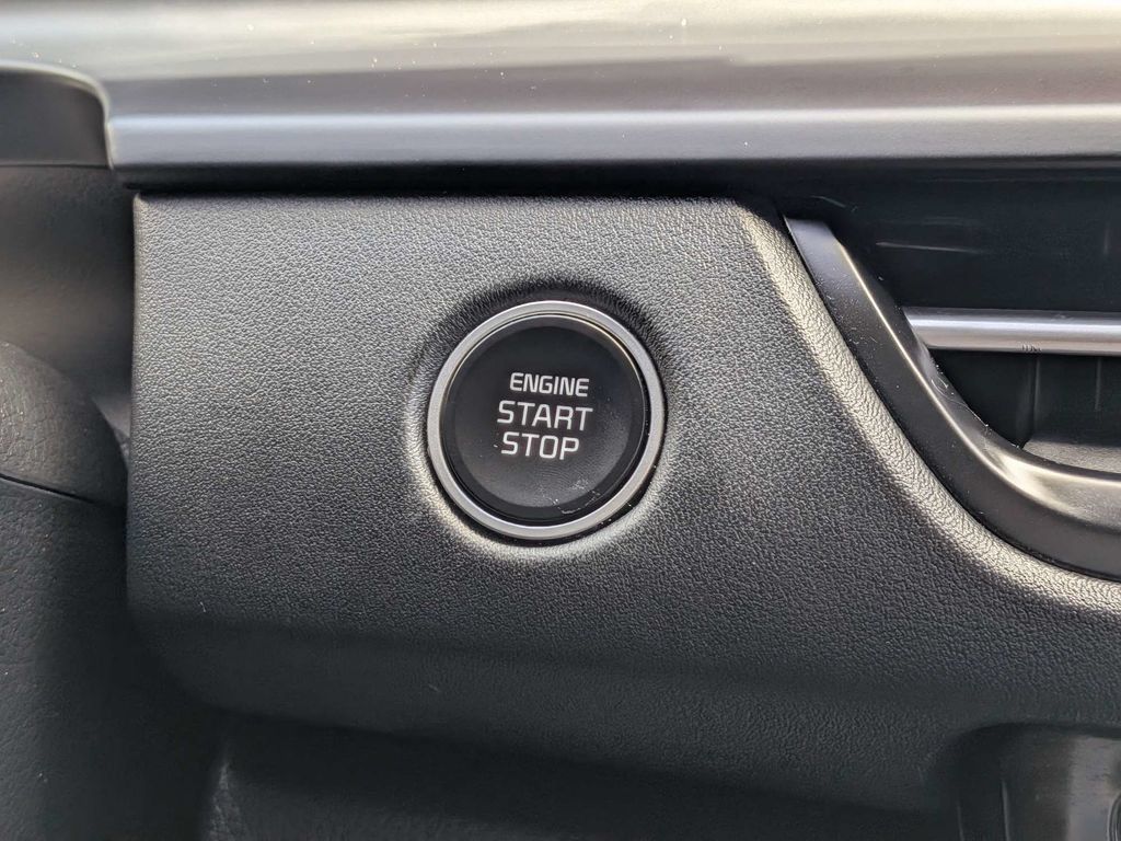 Used 2024 Kia Seltos EX FWD image 28