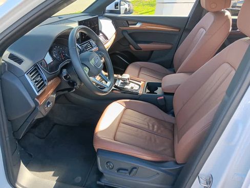 Used 2023 Audi Q5 Premium w/ Convenience Package image 15