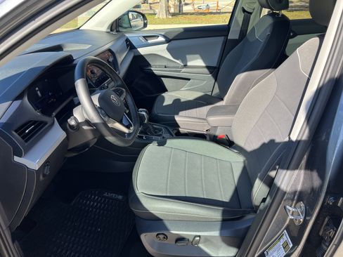 Certified 2024 Volkswagen Taos SE w/ Panoramic Sunroof Package image 16