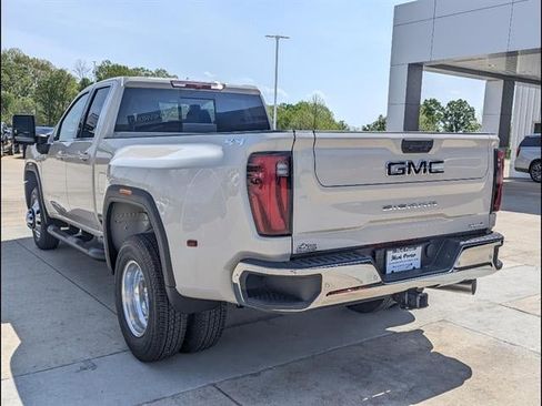New 2026 GMC Sierra 3500 SLE w/ SLE Value Package AWD/4WD image 8
