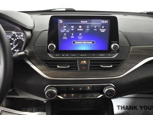 Used 2025 Nissan Altima 2.5 SV FWD image 19