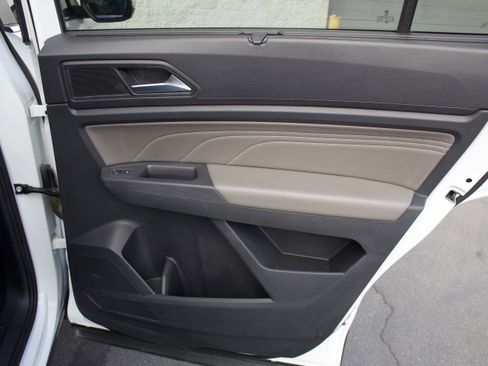 Used 2021 Volkswagen Atlas SE image 32