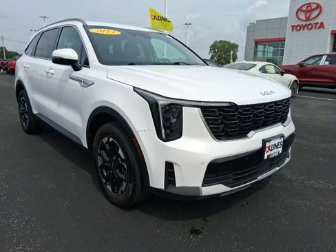 Used 2024 Kia Sorento S AWD/4WD image 4