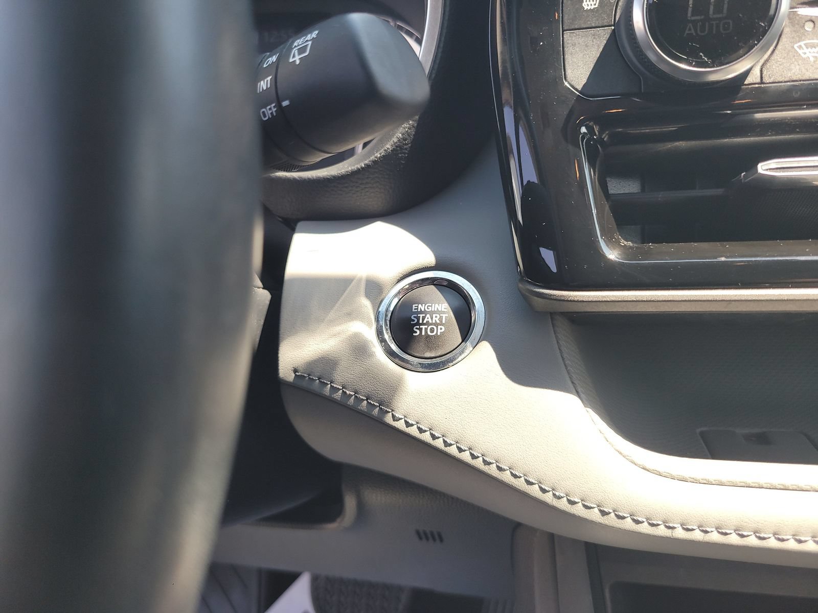 Used 2022 Toyota Highlander XLE AWD/4WD image 19