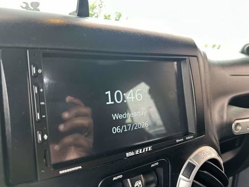 Used 2013 Jeep Wrangler Unlimited Rubicon w/ Connectivity Group AWD/4WD image 16