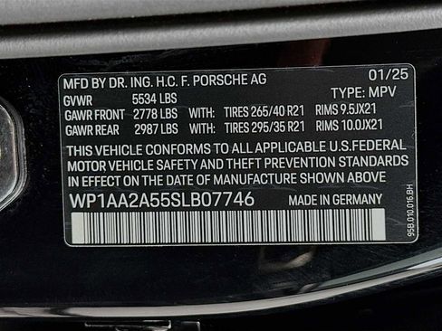 Certified 2025 Porsche Macan image 34