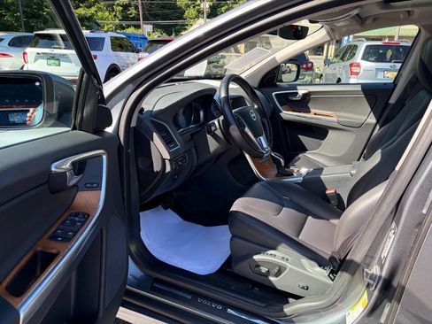 Used 2017 Volvo XC60 T6 Inscription w/ Climate Package AWD/4WD image 15