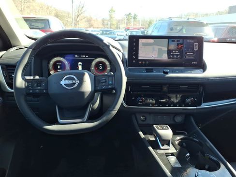 Certified 2026 Nissan Rogue SL AWD/4WD image 17
