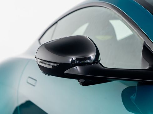 Used 2025 Aston Martin V8 Vantage Coupe image 27