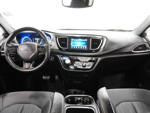 Used 2019 Chrysler Pacifica Touring Plus w/ S Appearance Package image 13