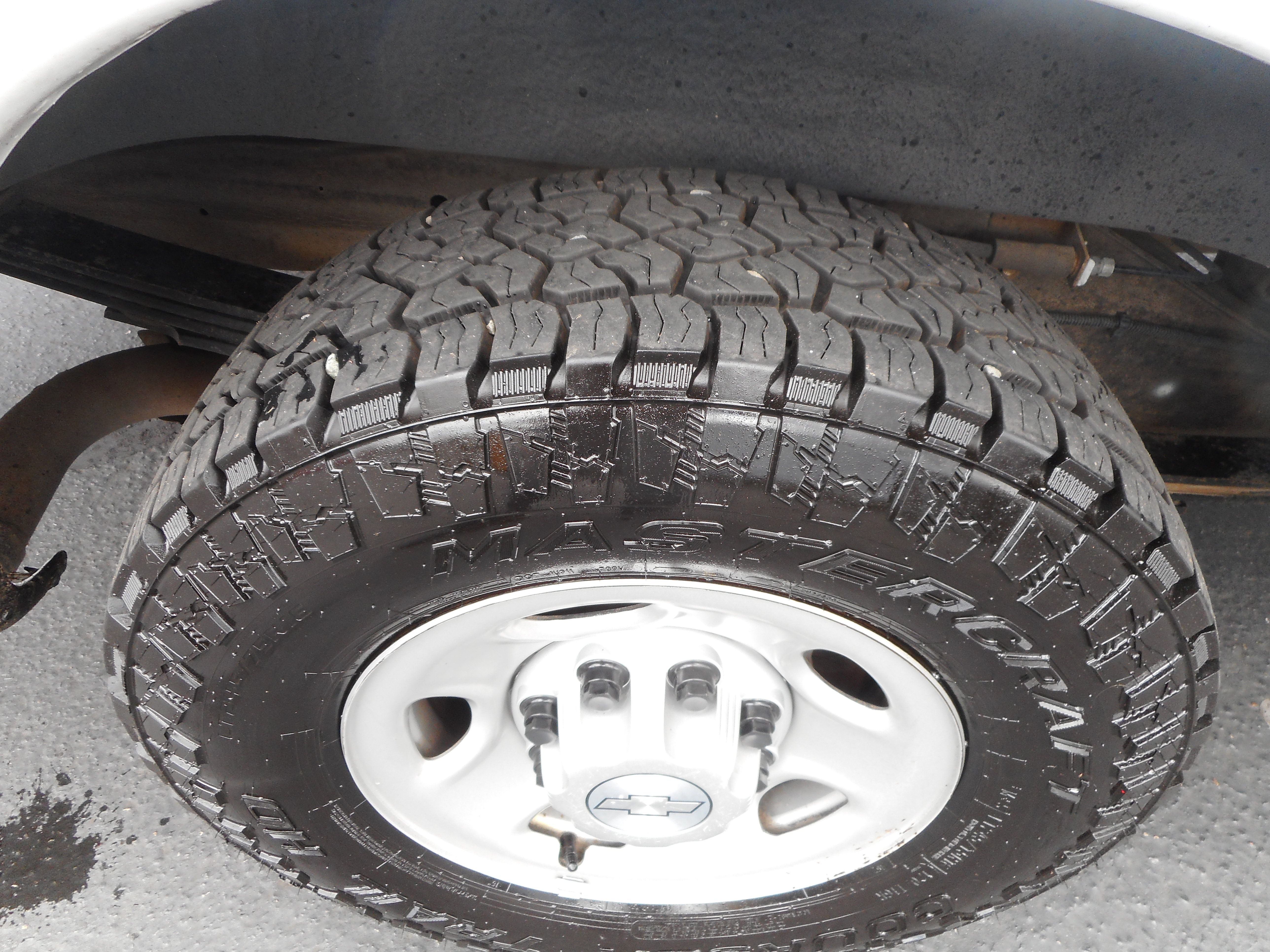 Used 2016 Chevrolet Express 2500 RWD image 11