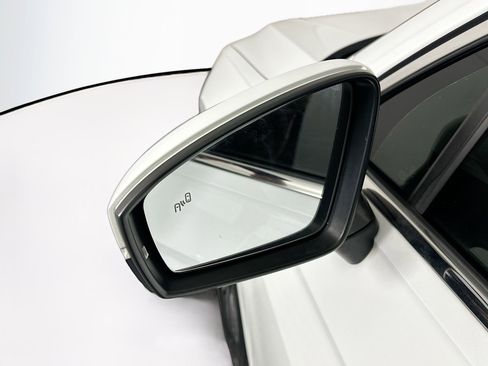 Used 2018 Volkswagen Tiguan SE FWD image 16