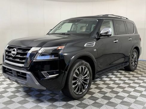 Used 2022 Nissan Armada Platinum w/ Captain's Chairs Package RWD image 2