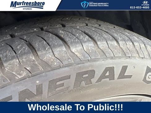 Used 2018 Ford Fusion SE w/ Equipment Group 201A FWD image 12