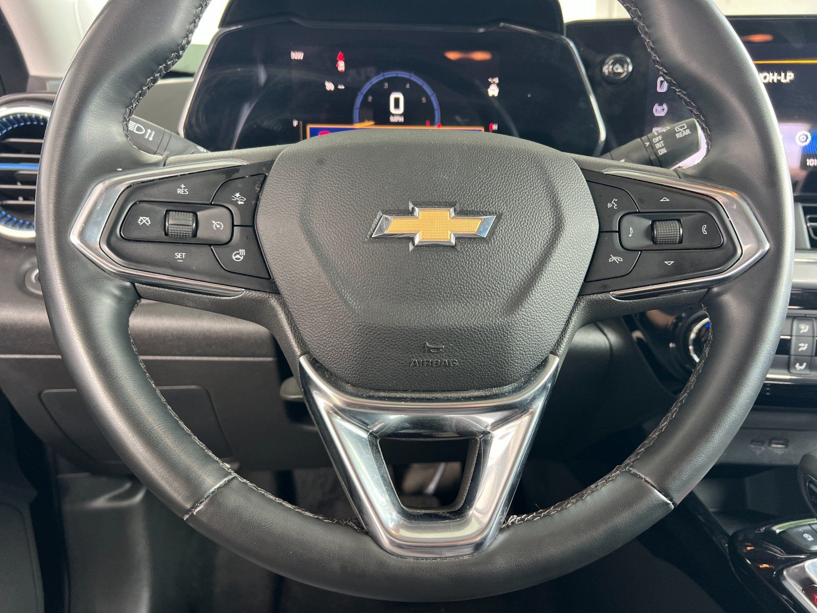 Used 2025 Chevrolet Trax LT w/ LT Convenience Package FWD image 21