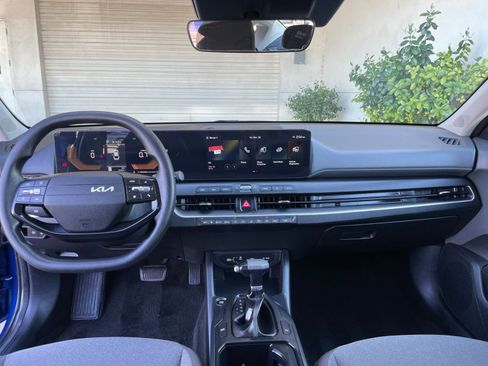 Used 2025 Kia K4 LXS image 33