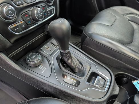 Used 2021 Jeep Cherokee High Altitude AWD/4WD image 29