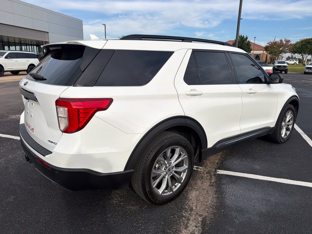 Used 2023 Ford Explorer XLT w/ Equipment Group 202A AWD/4WD image 4