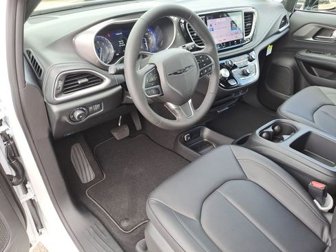 New 2026 Chrysler Pacifica Select FWD image 15