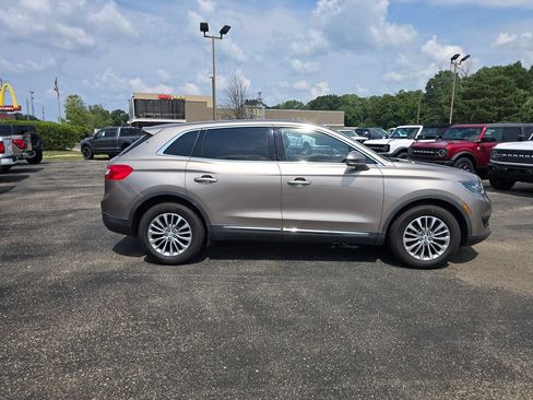 Used 2018 Lincoln MKX Select w/ Select Plus Package AWD/4WD image 6