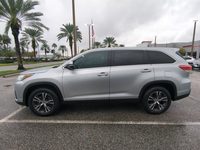 Used 2019 Toyota Highlander LE FWD image 7