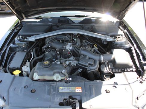 Used 2014 Ford Mustang Convertible RWD image 18