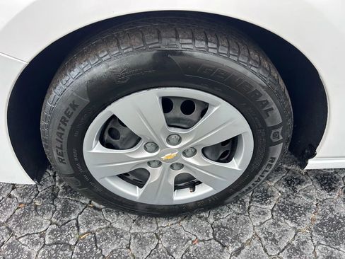 Used 2018 Chevrolet Cruze LS image 30