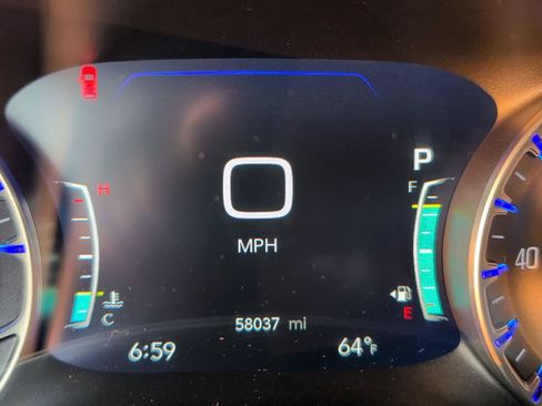 Used 2024 Chrysler Pacifica Touring-L FWD image 26