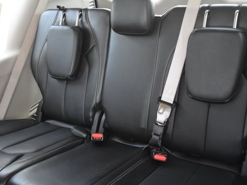Used 2024 Chrysler Pacifica Touring-L FWD image 16