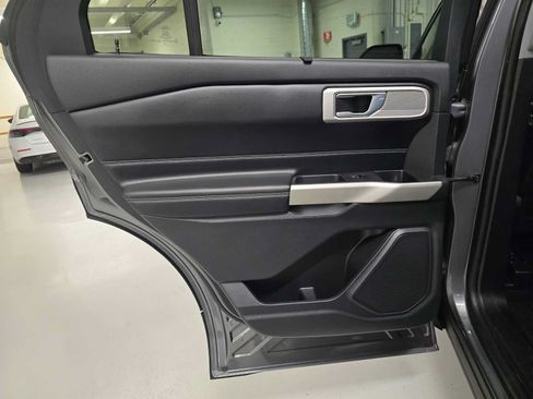 Used 2022 Ford Explorer Limited w/ Hybrid Equipment Group 310A RWD image 14