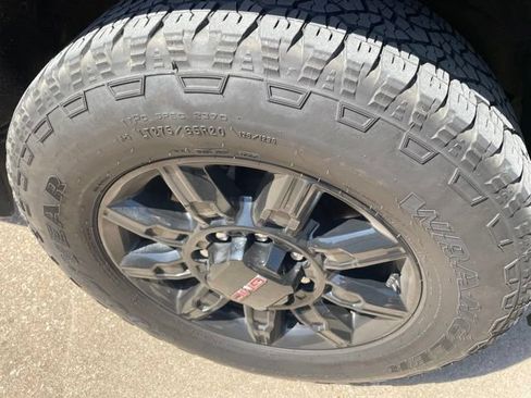 Used 2024 GMC Sierra 2500 AT4 w/ AT4 Premium Plus Package AWD/4WD image 9