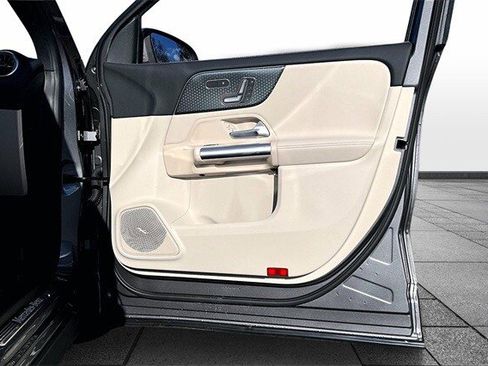 Certified 2025 Mercedes-Benz GLA 250 4MATIC image 31