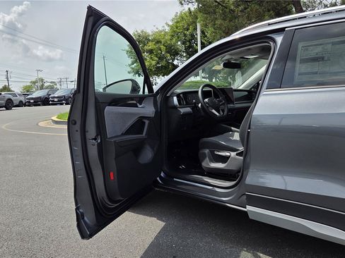 New 2026 Volkswagen Tiguan S FWD image 11