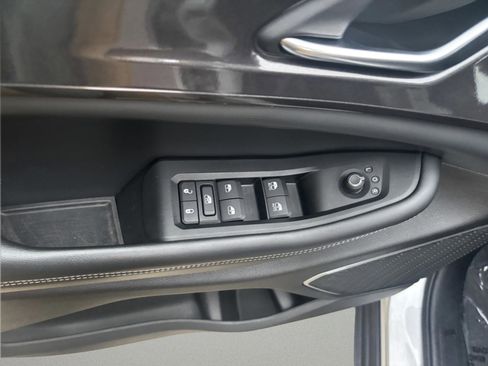 Used 2022 Jeep Grand Cherokee Altitude image 11