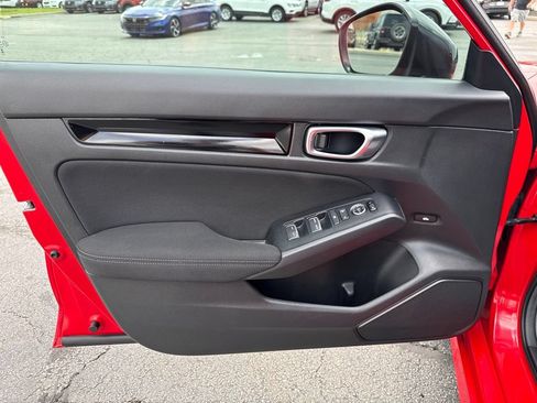 Used 2025 Honda Civic Sport image 31