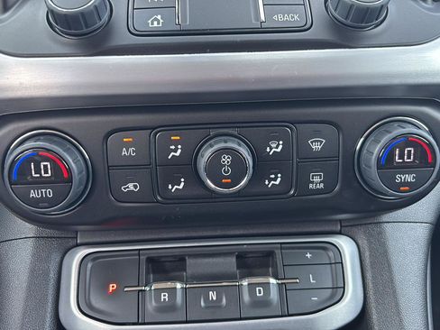 Used 2023 GMC Acadia SLT w/ LPO, Floor Liner Package AWD/4WD image 19