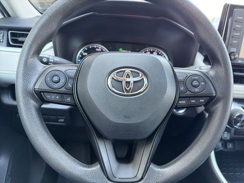 Used 2022 Toyota RAV4 XLE w/ Convenience Package image 3