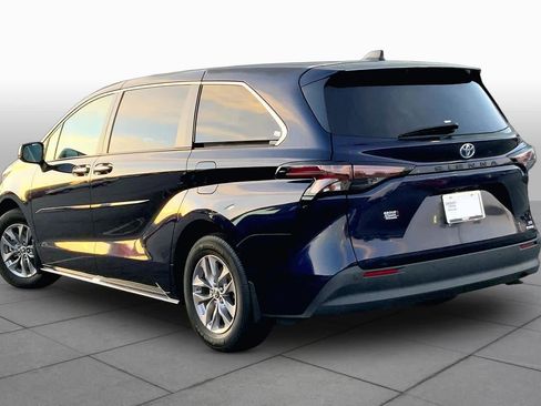 Used 2023 Toyota Sienna XLE w/ Protection Package (TMS) FWD image 12